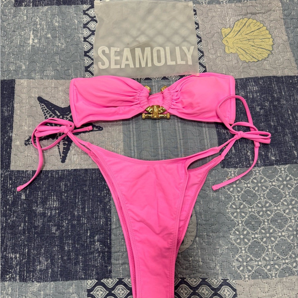 All 3 swimming costumes are for 60$ tops are size M and bottom size L